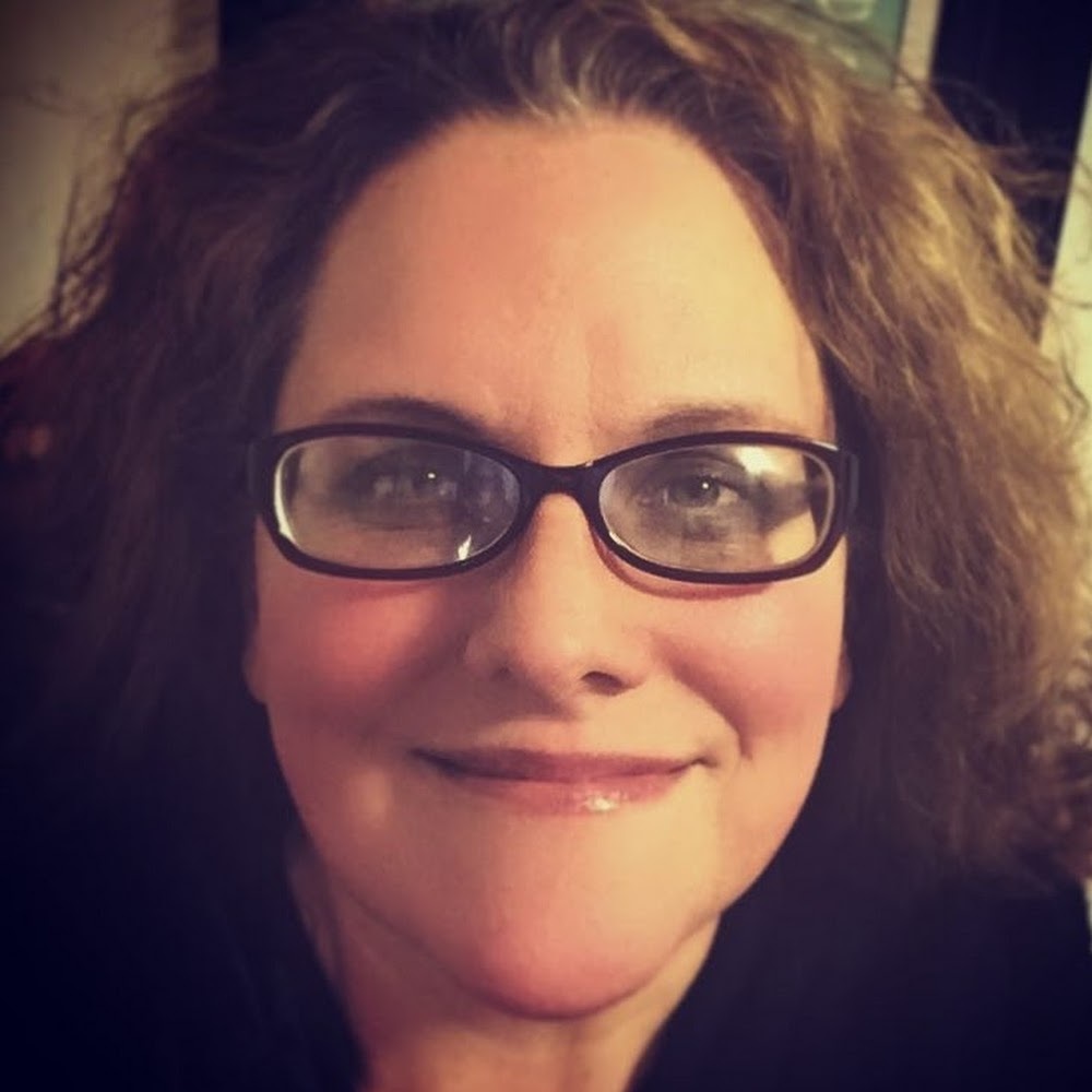 Meet your Posher, Lena